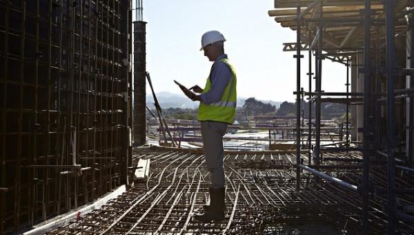 Engenheiro responsável por obras não tem direito a horas extras